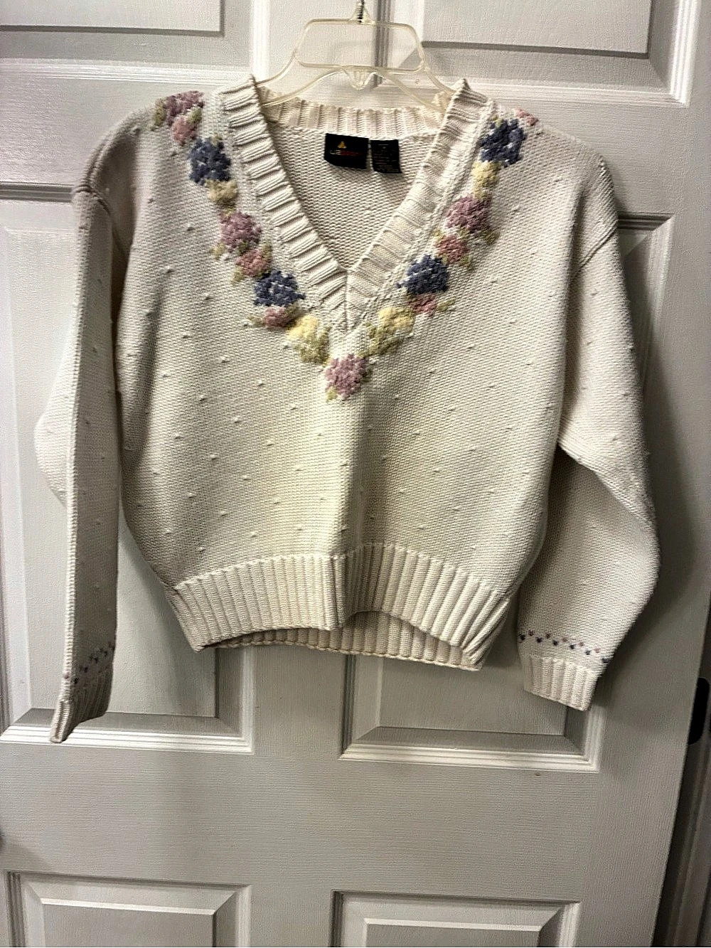 Vintage Lizsport Women's V-Neck Sweater Size Medium